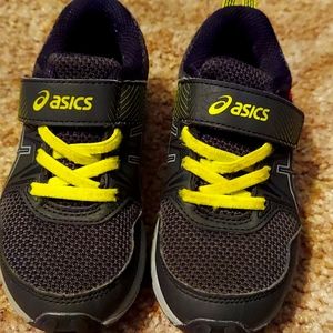 Toddler ASICS size 10